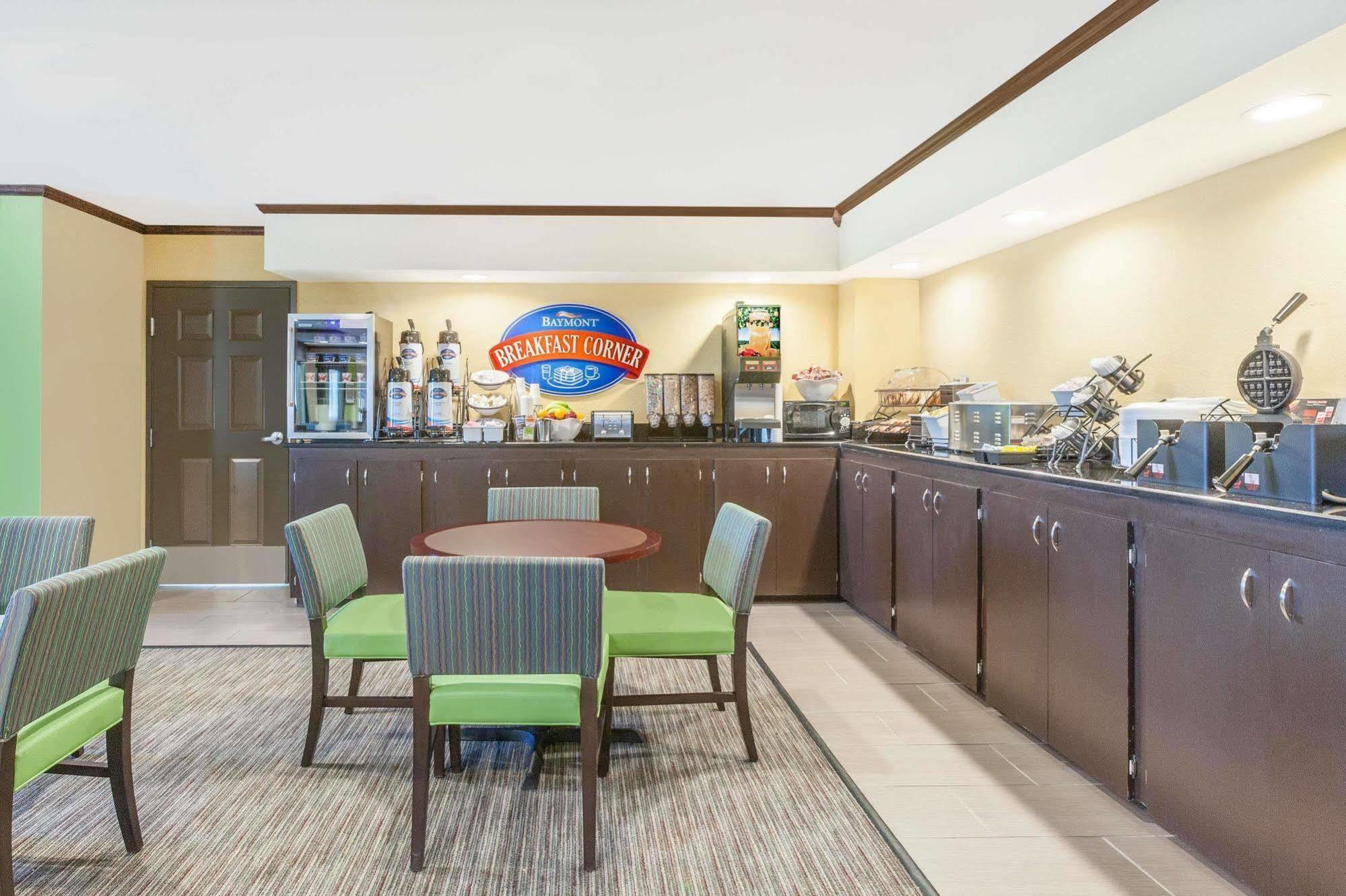 Baymont By Wyndham Midland Center Hotel Buitenkant foto