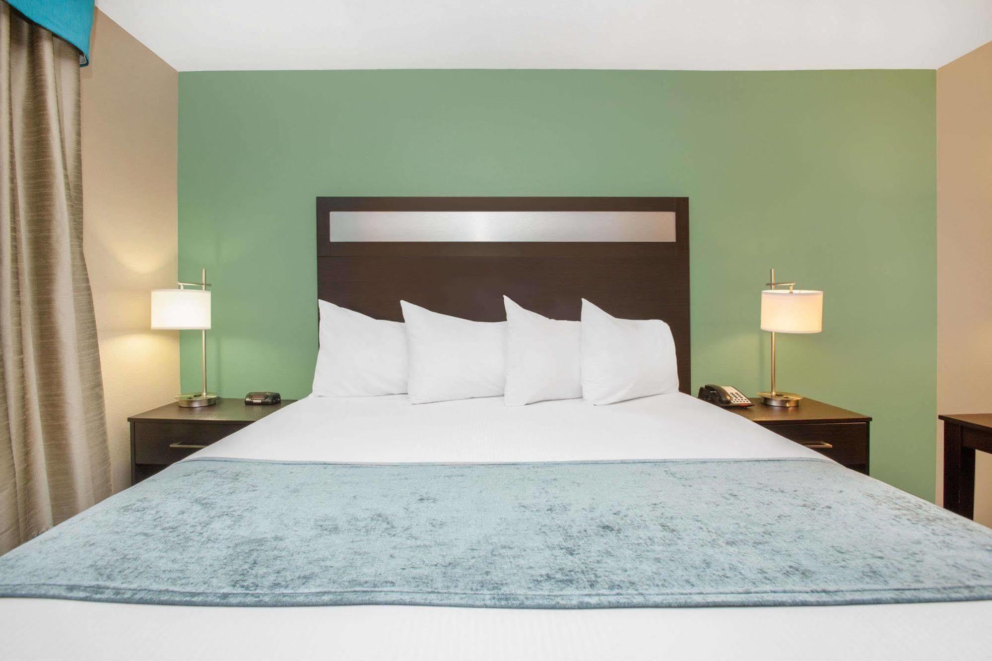 Baymont By Wyndham Midland Center Hotel Buitenkant foto